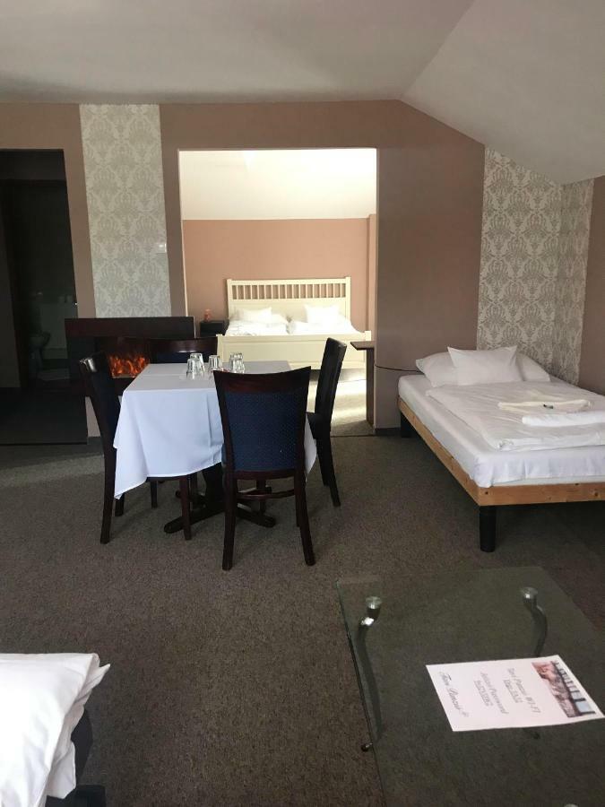 Tavi Panzio Es Etterem Bed & Breakfast Veresegyhaz Exterior photo