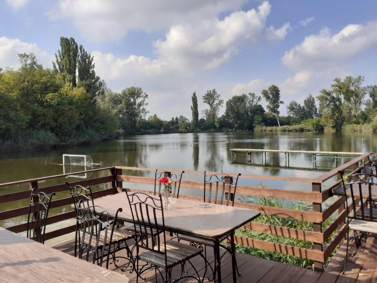 Tavi Panzio Es Etterem Bed & Breakfast Veresegyhaz Exterior photo