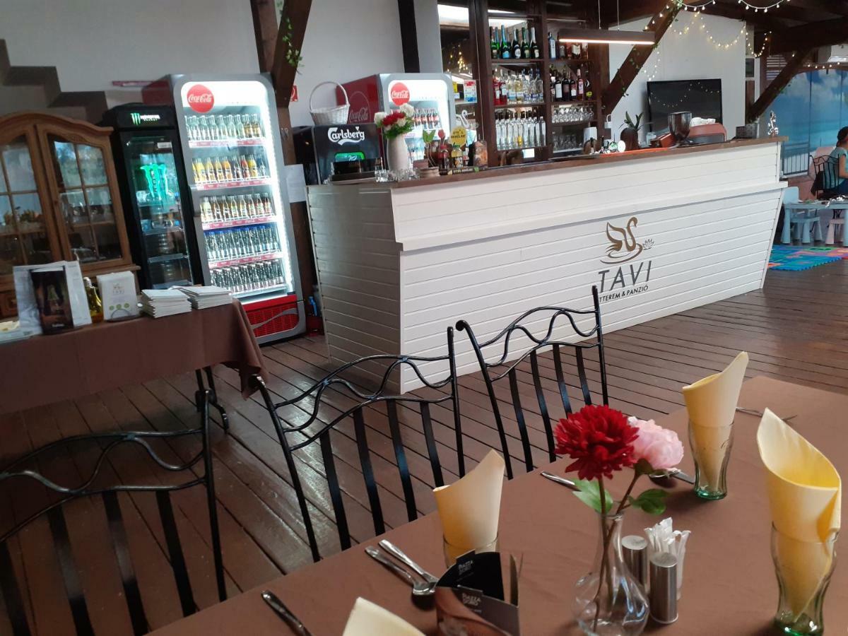 Tavi Panzio Es Etterem Bed & Breakfast Veresegyhaz Exterior photo